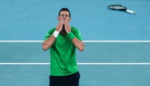 西雅图水手队单季拿下 116 胜，追平历史纪录，铃木一朗首年加盟即成核心